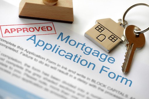 Bank of England divided on rates- is now the time to fix the rate of your mortgage?
