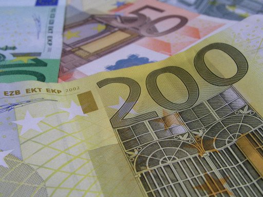 Pound (GBP) Holds Steady Despite Light Economic Calendar, Risk-Sentiment Up